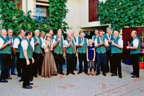 Juli 2006. Bei der frisch gekrönten Weinprinzessin Christina Eulau