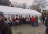 Weinhnachtsmarkt in Weihschütz 2014. Blick auf die Gäste im Zelt